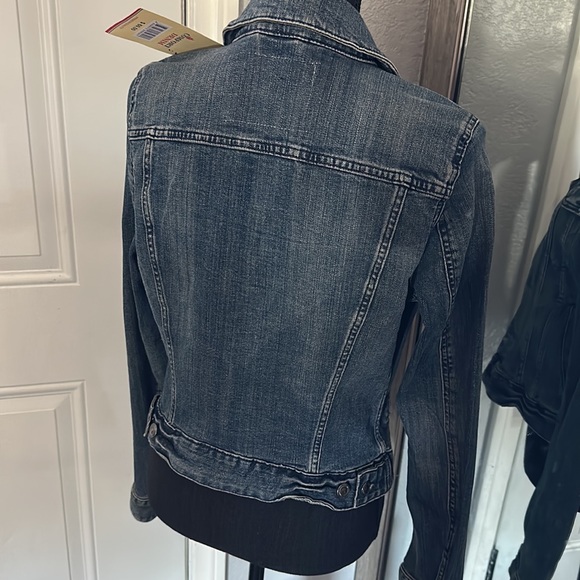 New- Jean jacket - Picture 4 of 9